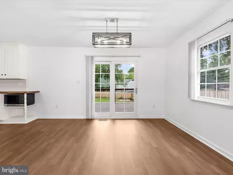 Living - 8475 Sexton Rd, Pasadena, MD 21122 photo 2 of 15