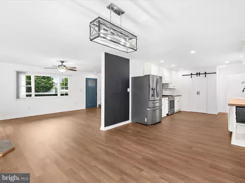 Living - 8475 Sexton Rd, Pasadena, MD 21122 photo 1 of 15