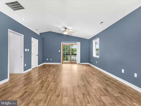 Living - 8475 Sexton Rd, Pasadena, MD 21122 photo 8 of 15