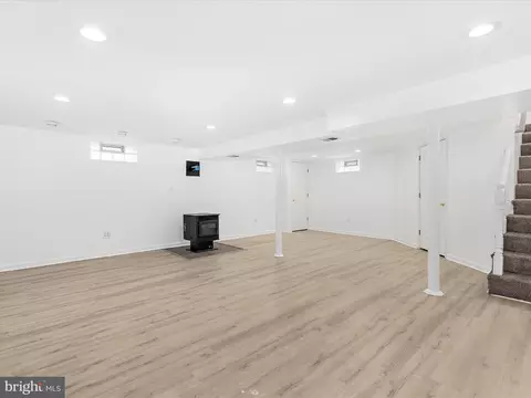 Living - 8475 Sexton Rd, Pasadena, MD 21122 photo 13 of 15