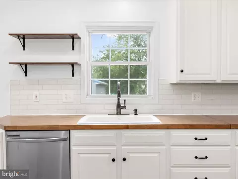 Kitchen - 8475 Sexton Rd, Pasadena, MD 21122 photo 2 of 8