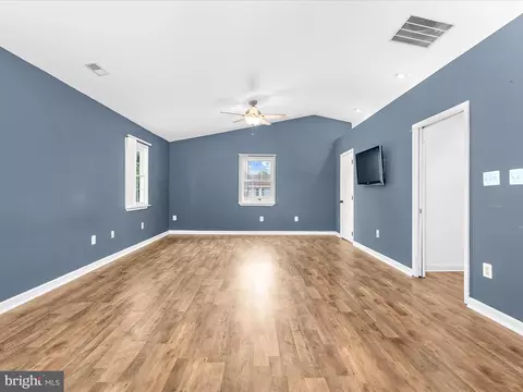 Living - 8475 Sexton Rd, Pasadena, MD 21122 photo 11 of 15
