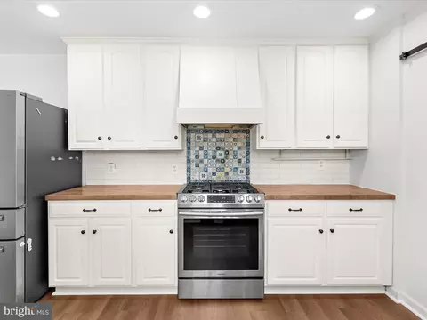 Kitchen - 8475 Sexton Rd, Pasadena, MD 21122 photo 3 of 8