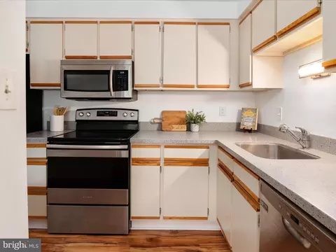 Kitchen - 8036 D Abbey Ct #D, Pasadena, MD 21122 photo 2 of 3