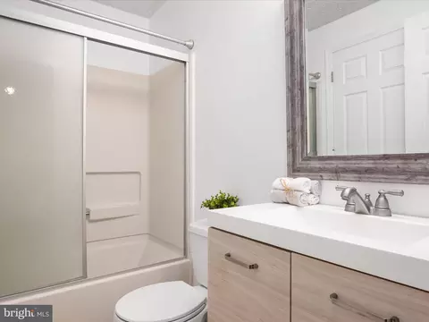 Bath - 8036 D Abbey Ct #D, Pasadena, MD 21122 photo 2 of 2