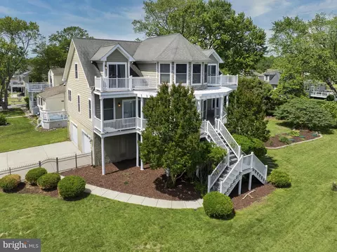 Exterior - 7802 Harbor Rd, Pasadena, MD 21122 photo 1 of 7