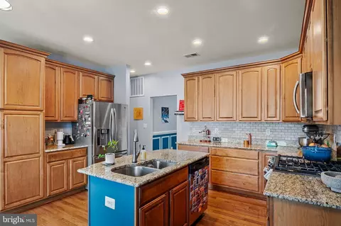Kitchen - 7802 Harbor Rd, Pasadena, MD 21122 photo 3 of 4
