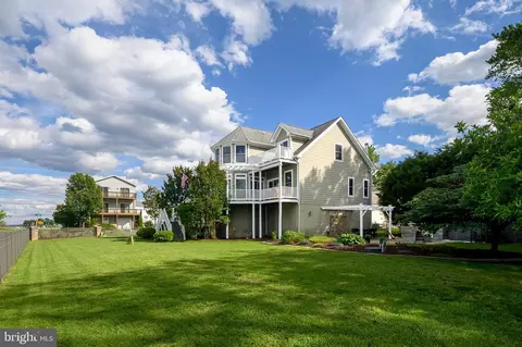 Exterior - 7802 Harbor Rd, Pasadena, MD 21122 photo 7 of 7
