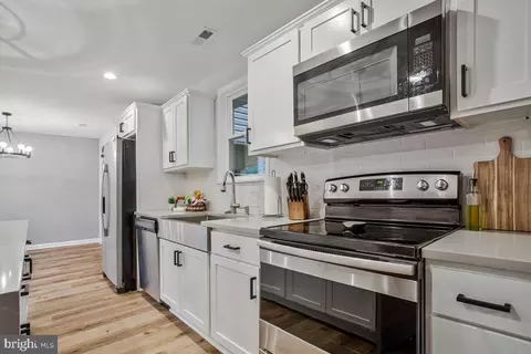 310 Claiborne Rd, Pasadena, MD 21122 photo 17
