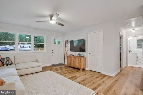 310 Claiborne Rd, Pasadena, MD 21122 photo 8