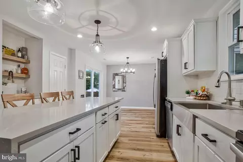 310 Claiborne Rd, Pasadena, MD 21122 photo 18