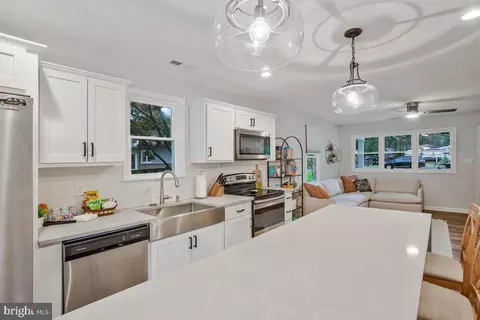 310 Claiborne Rd, Pasadena, MD 21122 photo 20