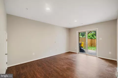 Living - 860 Nancy Lynn Ln, Arnold, MD 21012 photo 3 of 4