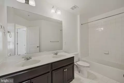 Bath - 860 Nancy Lynn Ln, Arnold, MD 21012 photo 1 of 1
