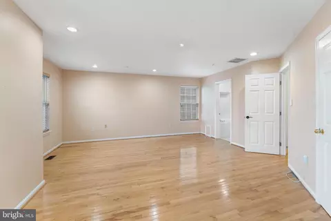 Living - 2009 Braley Point Ct, Odenton, MD 21113 photo 5 of 5
