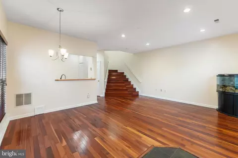 Living - 2009 Braley Point Ct, Odenton, MD 21113 photo 1 of 5