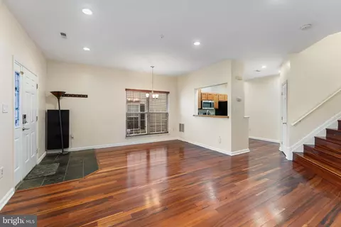 Living - 2009 Braley Point Ct, Odenton, MD 21113 photo 3 of 5
