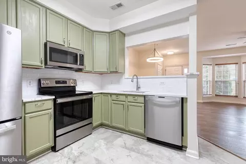 Kitchen - 1915 Bulrush Ct, Odenton, MD 21113 photo 2 of 4