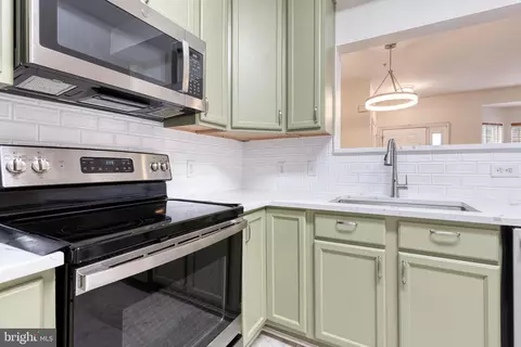 Kitchen - 1915 Bulrush Ct, Odenton, MD 21113 photo 4 of 4