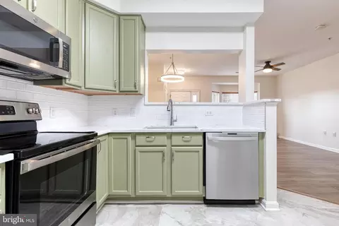 Kitchen - 1915 Bulrush Ct, Odenton, MD 21113 photo 3 of 4
