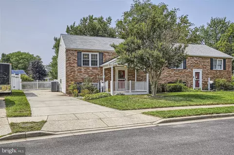 240 Inlet Dr, Pasadena, MD 21122