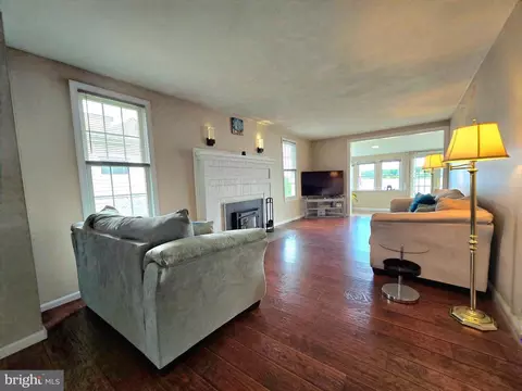 Living - 336 Bar Harbor Rd, Pasadena, MD 21122 photo 4 of 5