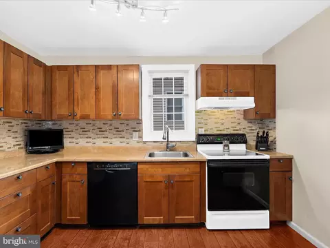 Kitchen - 336 Bar Harbor Rd, Pasadena, MD 21122 photo 2 of 3
