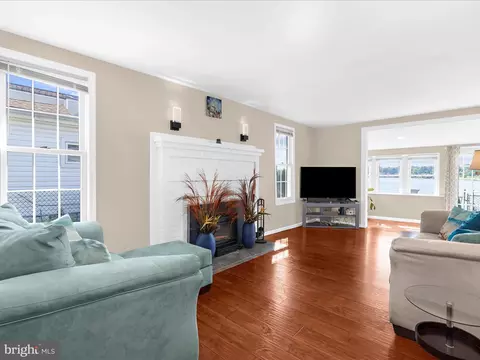 Living - 336 Bar Harbor Rd, Pasadena, MD 21122 photo 1 of 5