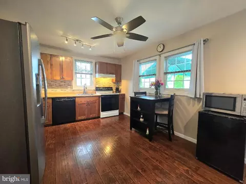 Kitchen - 336 Bar Harbor Rd, Pasadena, MD 21122 photo 3 of 3