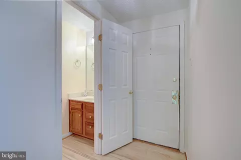2566 Log Mill Ct, Crofton, MD 21114 photo 2