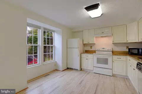 2566 Log Mill Ct, Crofton, MD 21114 photo 4
