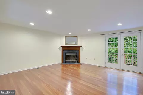 2566 Log Mill Ct, Crofton, MD 21114 photo 9