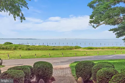 90 River Dr, Annapolis, MD 21403
