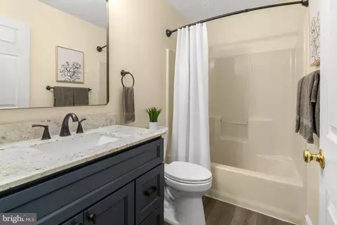 Bath - 1301 Saran Ct, Odenton, MD 21113 photo 5 of 6