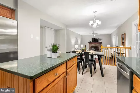 Kitchen - 1301 Saran Ct, Odenton, MD 21113 photo 4 of 5