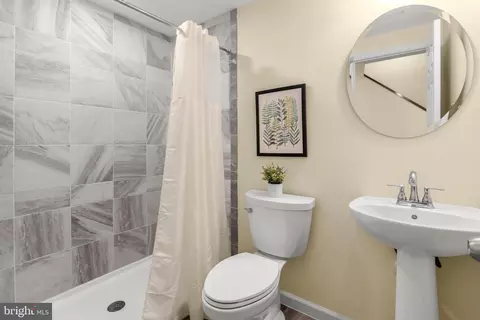 Bath - 1301 Saran Ct, Odenton, MD 21113 photo 6 of 6
