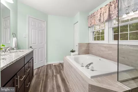 Bath - 1301 Saran Ct, Odenton, MD 21113 photo 4 of 6