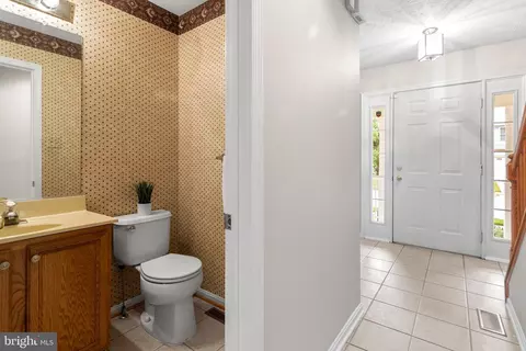 Entry Way - 1301 Saran Ct, Odenton, MD 21113 photo 3 of 6