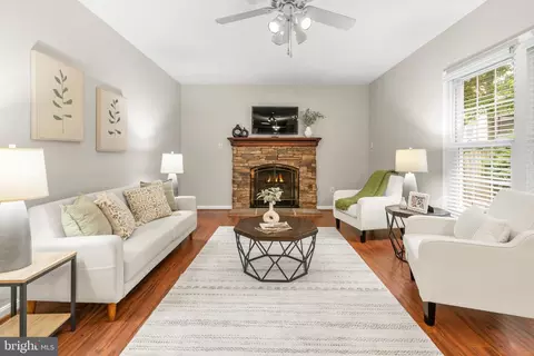 Living - 1301 Saran Ct, Odenton, MD 21113 photo 5 of 8