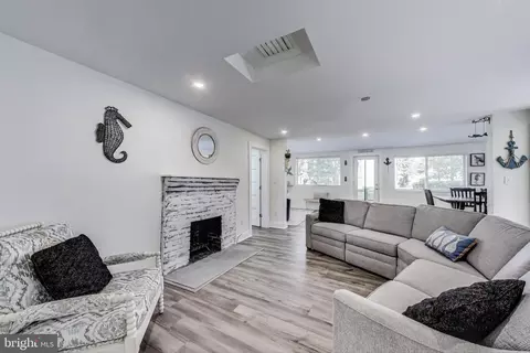 Living - 966 Walnut Ave, North Beach, MD 20714 photo 1 of 2