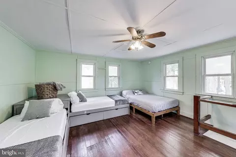 Bedroom - 966 Walnut Ave, North Beach, MD 20714 photo 5 of 6