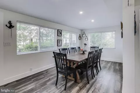 Dining - 966 Walnut Ave, North Beach, MD 20714 photo 2 of 3