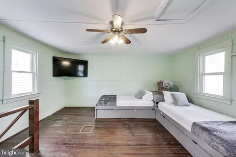 Bedroom - 966 Walnut Ave, North Beach, MD 20714 photo 6 of 6