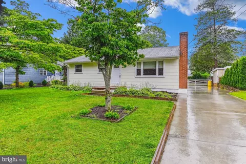 71 Riverside Dr, Severna Park, MD 21146