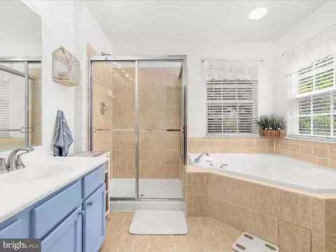 Bath - 84 Two Rivers Dr, Edgewater, MD 21037 photo 2 of 7