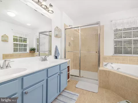 Bath - 84 Two Rivers Dr, Edgewater, MD 21037 photo 4 of 7