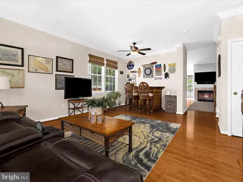 Living - 84 Two Rivers Dr, Edgewater, MD 21037 photo 2 of 6