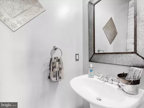 Bath - 84 Two Rivers Dr, Edgewater, MD 21037 photo 1 of 7