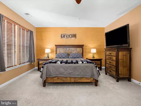 Bedroom - 84 Two Rivers Dr, Edgewater, MD 21037 photo 2 of 9