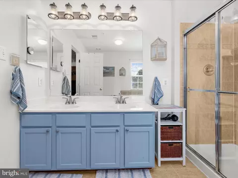 Bath - 84 Two Rivers Dr, Edgewater, MD 21037 photo 3 of 7